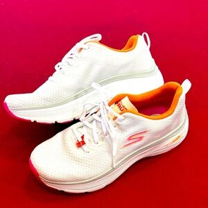 Skechers Women's White and Pink Athletic Shoes